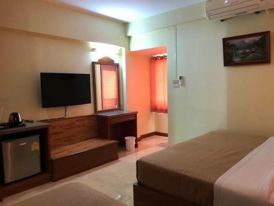Lisa Chiang Mai Hotel Exterior foto